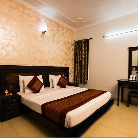 Hotel Sunrise Delhi  Buitenkant foto