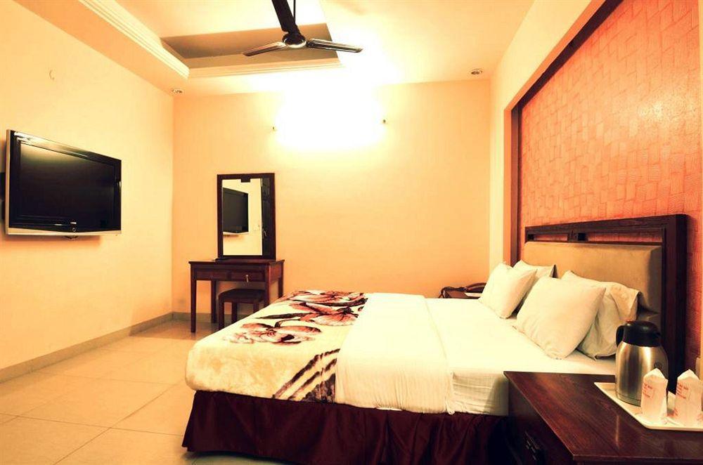 Hotel Sunrise Delhi  Buitenkant foto