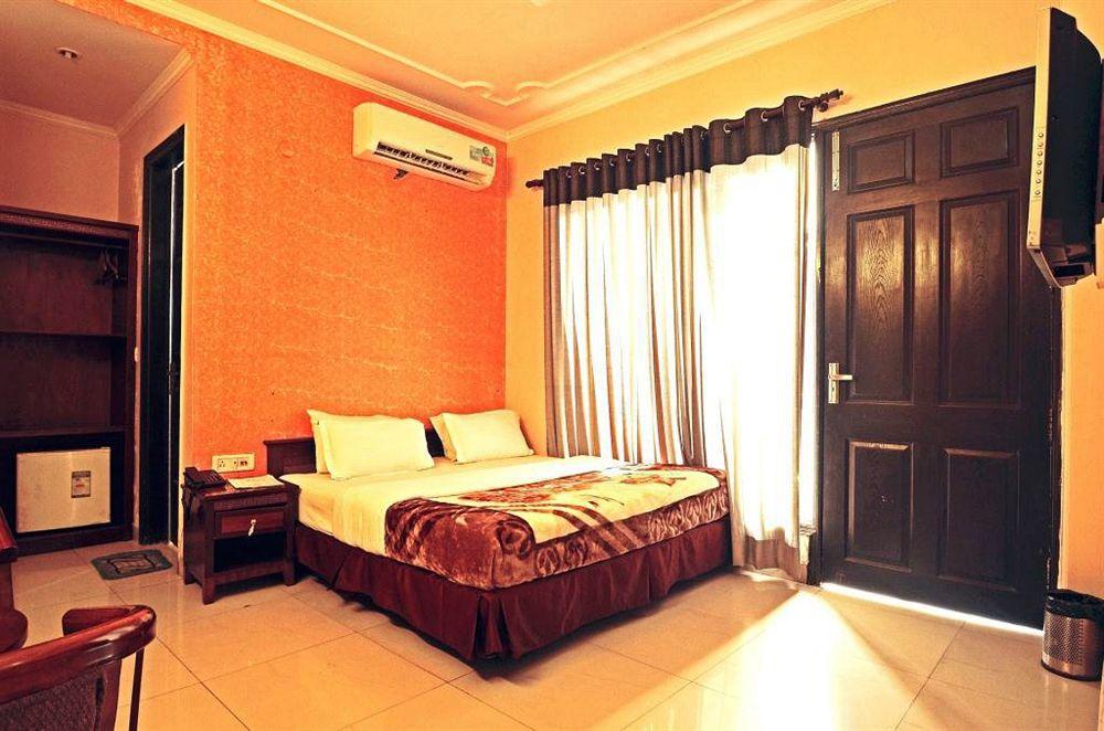 Hotel Sunrise Delhi  Buitenkant foto
