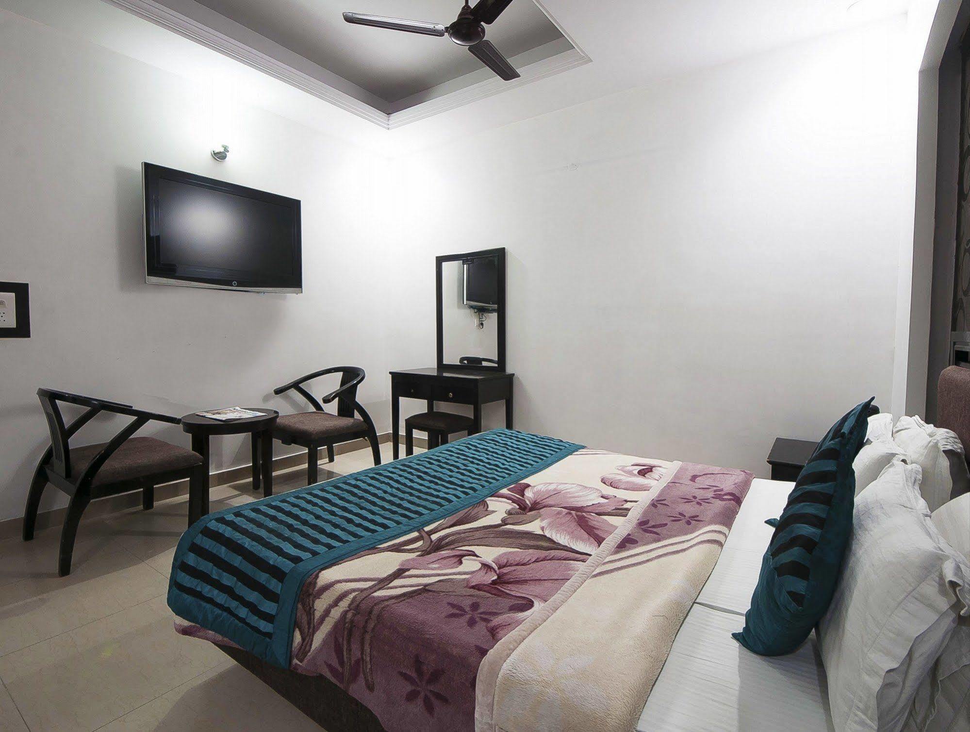 Hotel Sunrise Delhi  Buitenkant foto