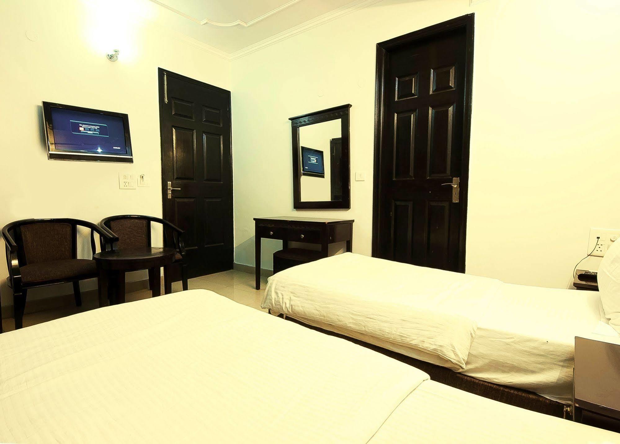 Hotel Sunrise Delhi  Buitenkant foto