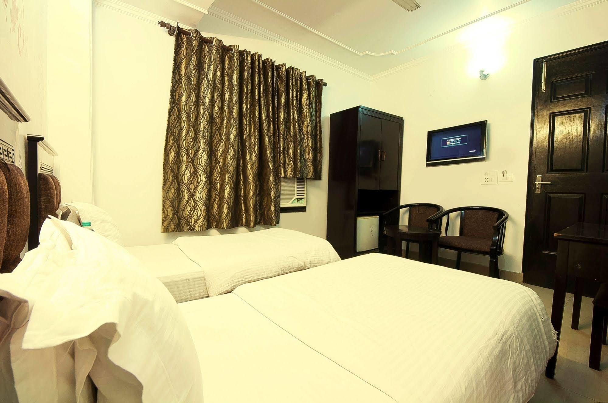 Hotel Sunrise Delhi  Buitenkant foto