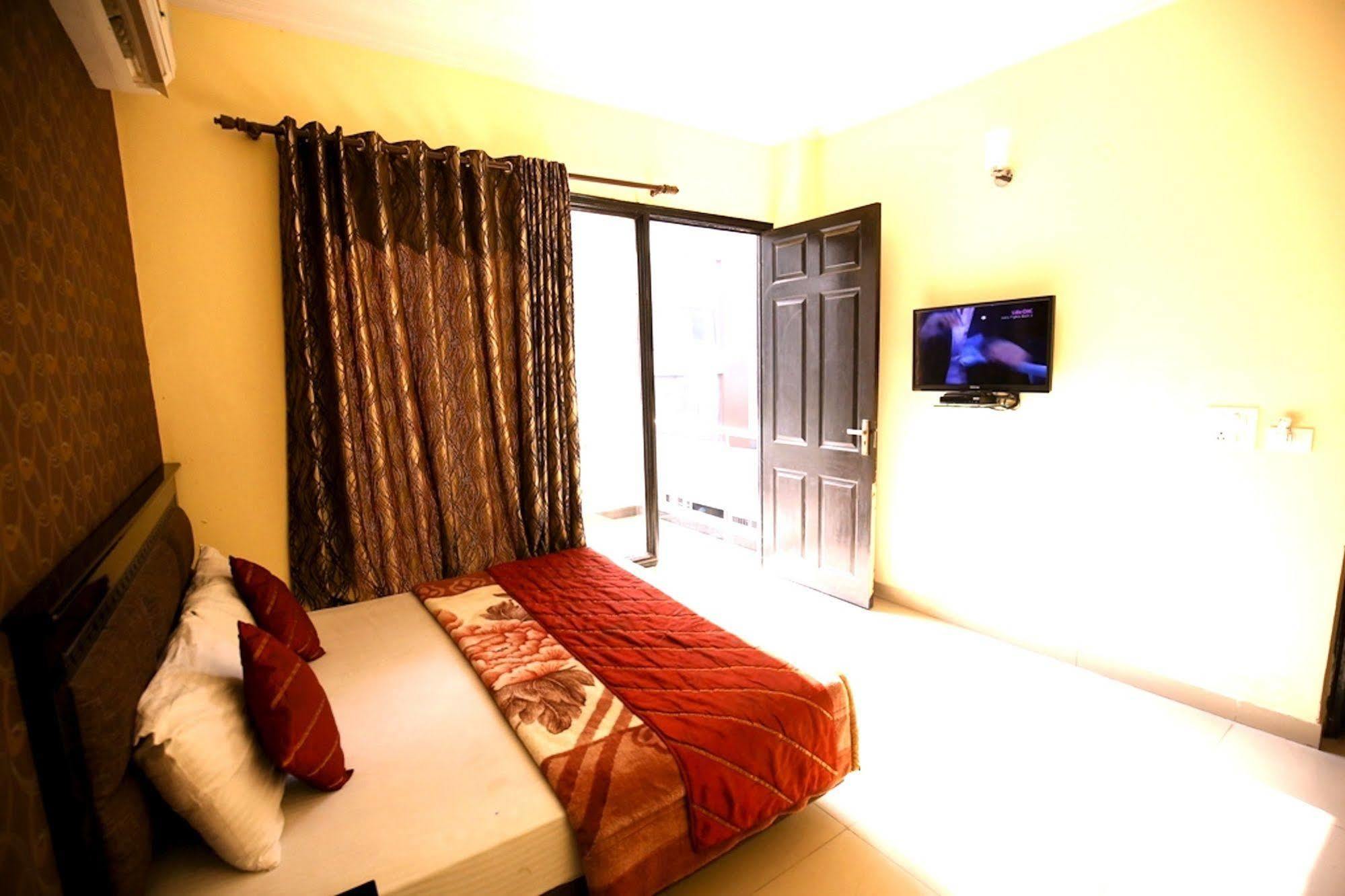 Hotel Sunrise Delhi  Buitenkant foto