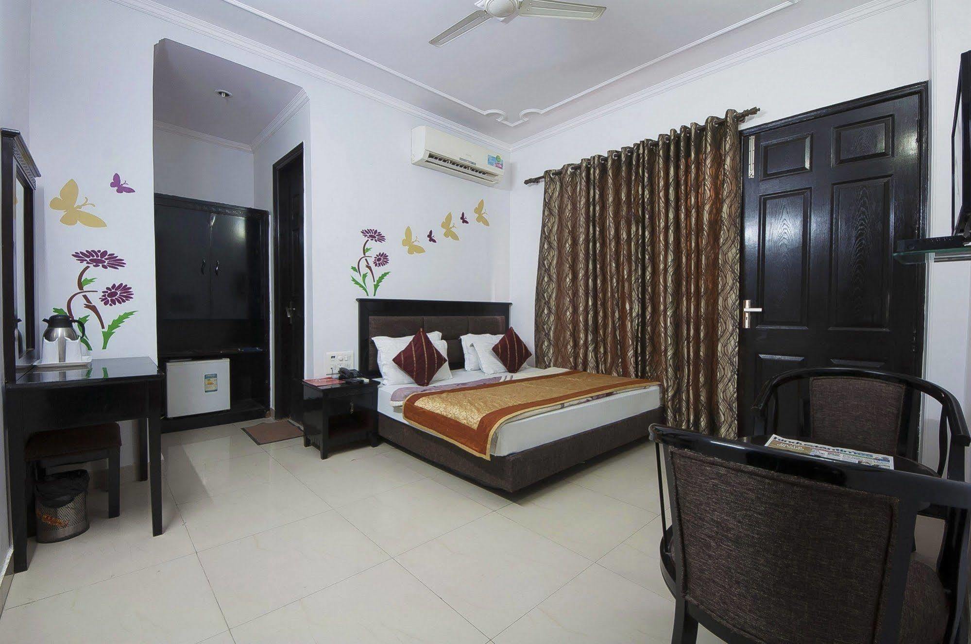 Hotel Sunrise Delhi  Buitenkant foto