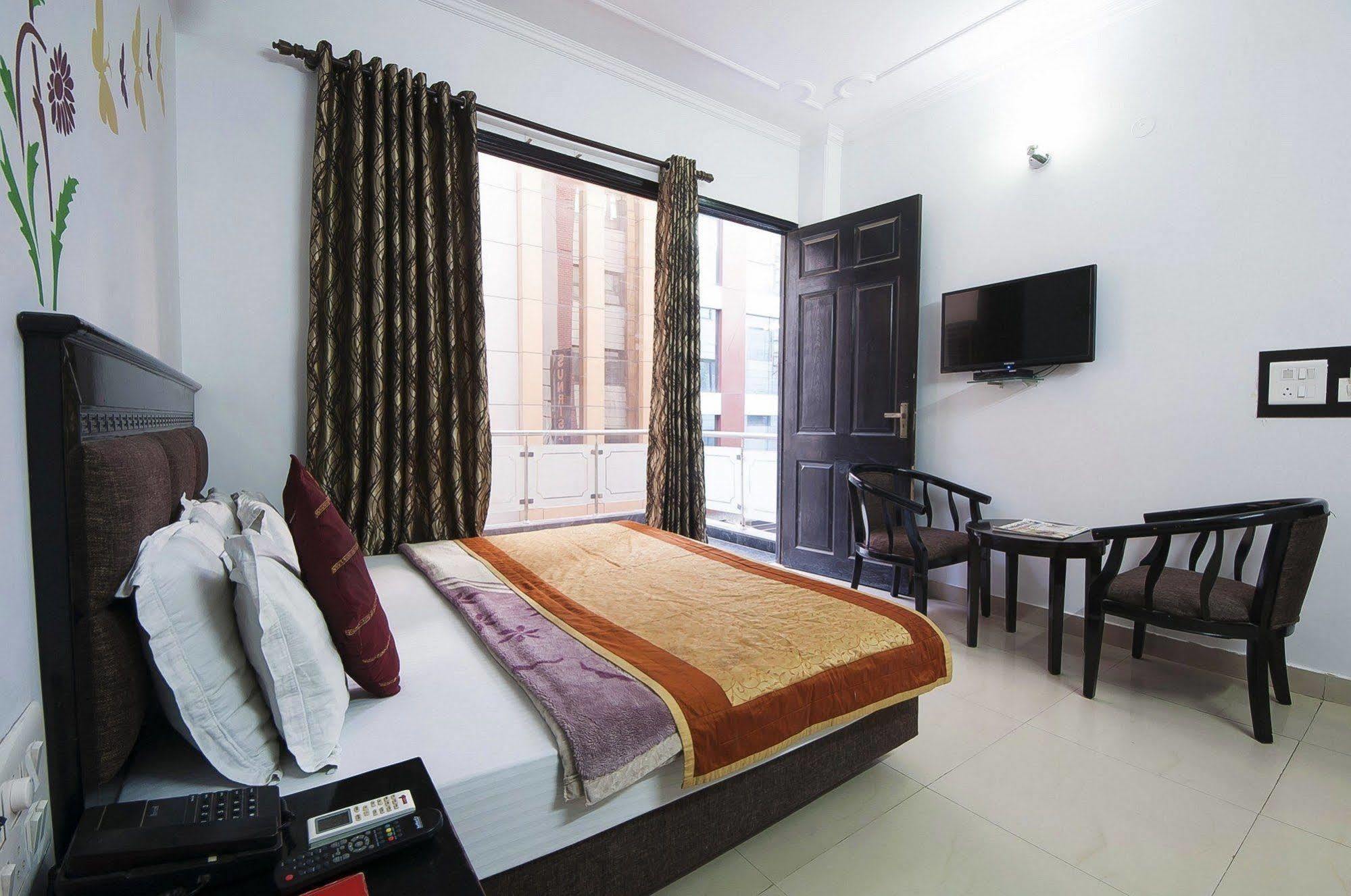 Hotel Sunrise Delhi  Buitenkant foto
